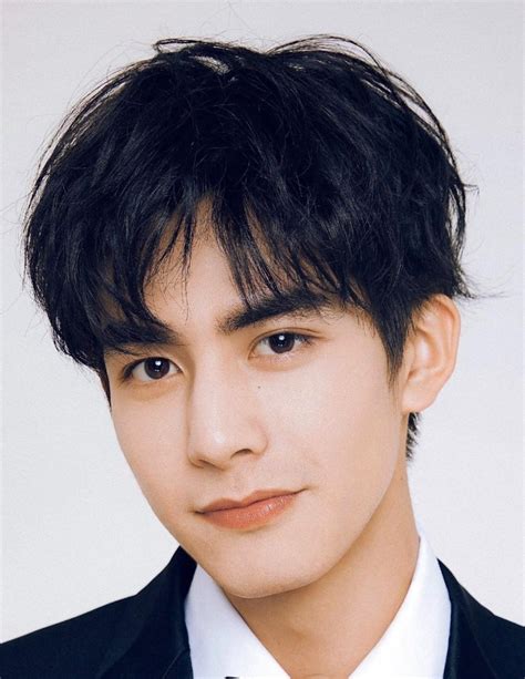 Song Wei Long (宋威龙) .